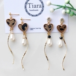 «貼るピアス/ピアス/イヤリング»レオパード♡ハート×ツイストチャーム×ドロップパール/ガラスカットビーズ