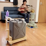 灯油缶キャリー  ウッドナチュラル　重たいポリタンクも楽々運べます