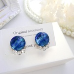 ～エレガントに美しく NileBlueの輝き～　天然貝とSWAROVSKIクリスタルの耳飾り(金属アレルギー対応P・ノンホールピアス・イヤリング に変更可能)