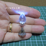 小さな銀の雫氷ランプ★白色LED★極小ボタン電池LR521（SR521）×2個内蔵★配線気にせず自由に置ける 電池交換可能★光るミニチュア★1/12・LEDライト1灯・ドールハウス・シルバー