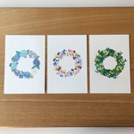 ３つのお花のリース　ポストカード