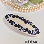 黒薔薇とミモザの花刺繍 バレッタ