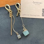 201.結び目🎗が可愛い合金製スタッドピアス 天然石 ゴールド 半宝石