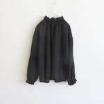 black* スタンドフリルプルオーバー