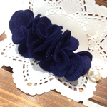 フェルトのフラワーバレッタ《ネイビー》