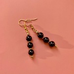 【ピアスサンプルセール中】ブラックオニキスピアス　フックピアス パワーストーン　8mm　イヤリング、樹脂フック変更可(ゴールド)　/ﾊﾟﾜｰｽﾄｰﾝ/ﾋﾟｱｽ