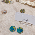 322 エメラルドグリーンの押し花レジンピアス（orイヤリング）
