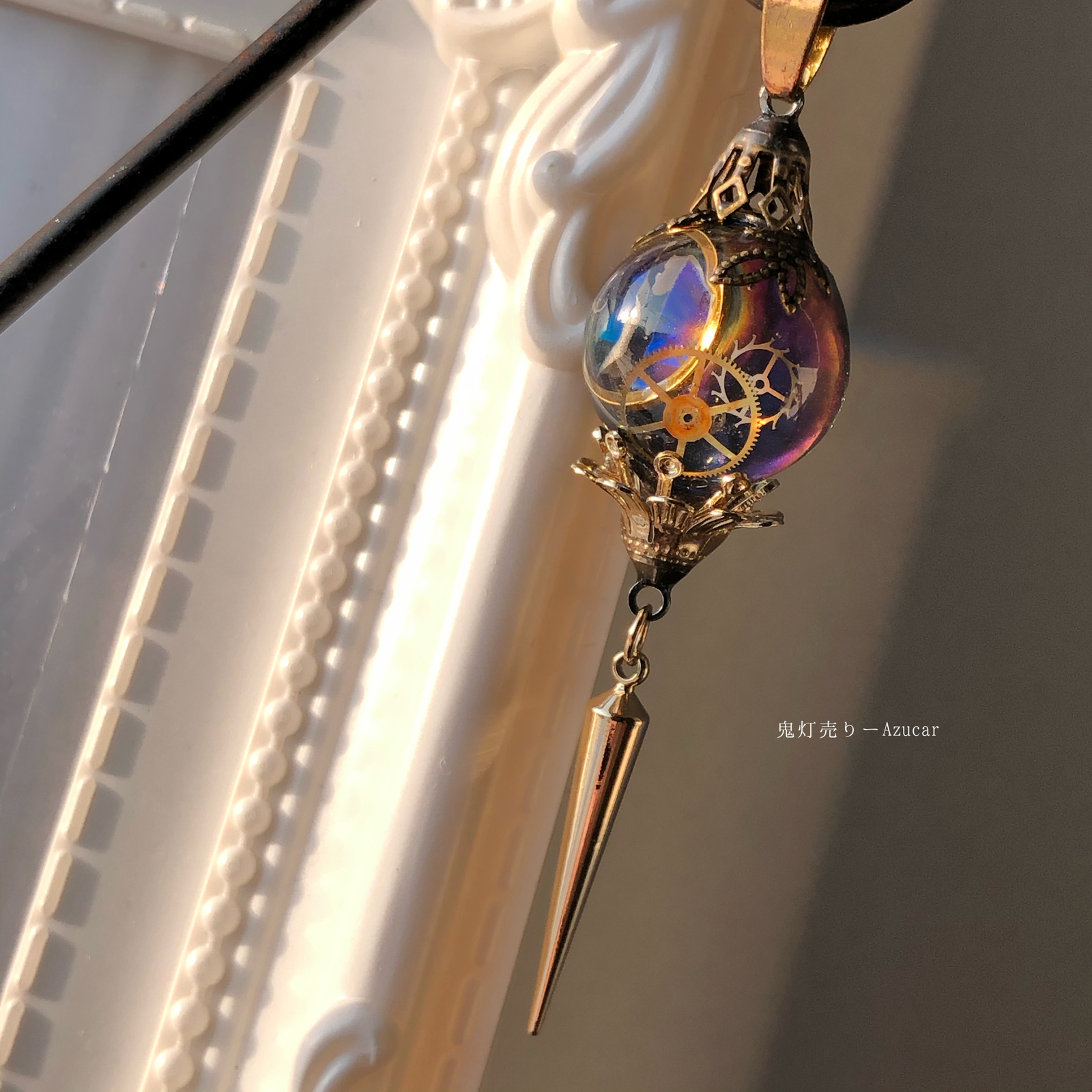 三日月煌る宇宙 スチームパンク 宇宙レジン 球体 スタッズ付き