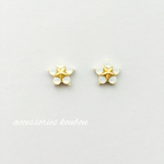 ホワイトスノー スターピアス