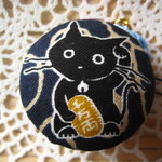 マカロンケースのストラップ　(招き猫　紺)