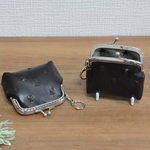 ぶらさげがま口(型押し調ブラック）