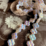 【4コセット】#czech beads#チェコビーズ　clover leaf15㎜ press beads vitrailAB pearl/white 雪の華