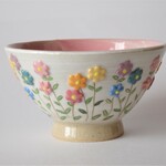 お花がいっぱいピンクの茶碗