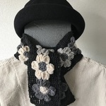 100-2.[s様オーダー]花モチーフのモノトーンミニマフラー