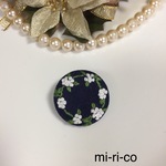 こでまりの花刺繍   ブローチ／ヘアゴム(中)