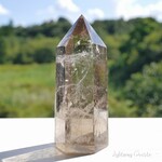 天然石ライトニング水晶 約84×36mm(ブラジル産)約144g虹入り♪研磨ポイント六角柱 雷水晶ライトニングクォーツ鉱物テラリウム素材スモーキークォーツ[lq-201125-03]