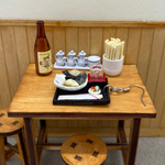 居酒屋「コップ酒でおでん」片耳ピアス