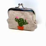 🌵サボテン刺しゅうのがま口財布
