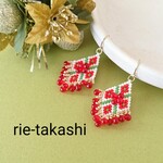 クリスマスのビーズモチーフピアス🎄✨白×赤