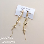 ウェーブ&華奢チェーンのロングイヤリング(ピアス)♡ シンプル　上品　結婚式　お呼ばれ　小顔　きれいめ　パーティー