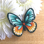 【再販】蝶の立体刺繍ブローチ　オレンジ＆ミント