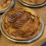 ブラックフライデー♪送料無料♪焼きたて！黄金のフレンチアップルパイ　薄焼きタイプ♪　追加購入でお得♪20cmホール　紅玉りんご使用♪ 2980円⇨2780円♪