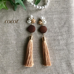 花のビジューとタッセルのピアス／イヤリング
