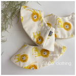 Hello lion simple bib