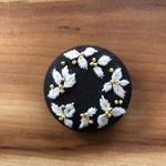 ビーズ刺繍 ホワイトリース（ヘアゴム/ブローチ）