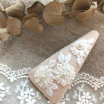 リボン刺繍✴︎パール・ビーズのwhite flower