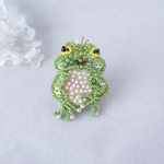 「カエルの王子様」 ビーズ刺繍ブローチ