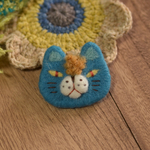 モヒ猫さんブローチ（青）