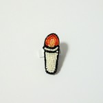 小さなろうそくブローチ　ビーズ刺繍