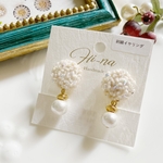 winter ハイドランジア(紫陽花)　冬の白、グレー刺繍イヤリング