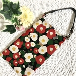 ハンドメイド　スマホポーチ  【ネコツバキ】