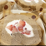 苺のしふぉんロールケーキ