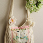 メルヘンＣＡＴ★ホワイトニットBAG！内側ポケット・ブローチ