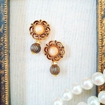 ☆Vintage☆ベージュお花ボタンのアンティークピアス/イヤリング