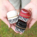 P様専用　ピアノひとくちサイズ 飴ちゃん入れバッグチャーム エナメル ピアノ発表会