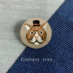 茶色猫の刺繍【ハット】(ヘアゴム/ブローチ)27mm