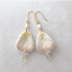 ばらの花びらピアス
