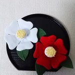 ちりめん細工  紅白  椿   置き物