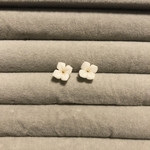 ●ワンコインピアス●小ぶりお花ピアス