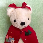 白クマさんの赤いマント