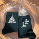 手縫い刺繍＊〜Noel〜左右柄違い靴下(深いグリーン)