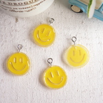 ★4個　( #869)　スマイル　黄色　チャーム