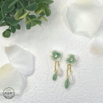 小花のイヤーアクセサリー グリーン つまみ細工