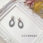 ダルメシアンビーズとエポフープのピアス