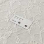 アレルギー対応✴︎再販3♡silver2mmスワロフスキー ブラック ダイヤ♡デザイン フラワーのピアス・イヤリング