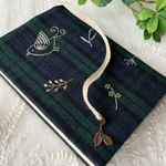 刺繍ブックカバー文庫本　鳥と草花チェック